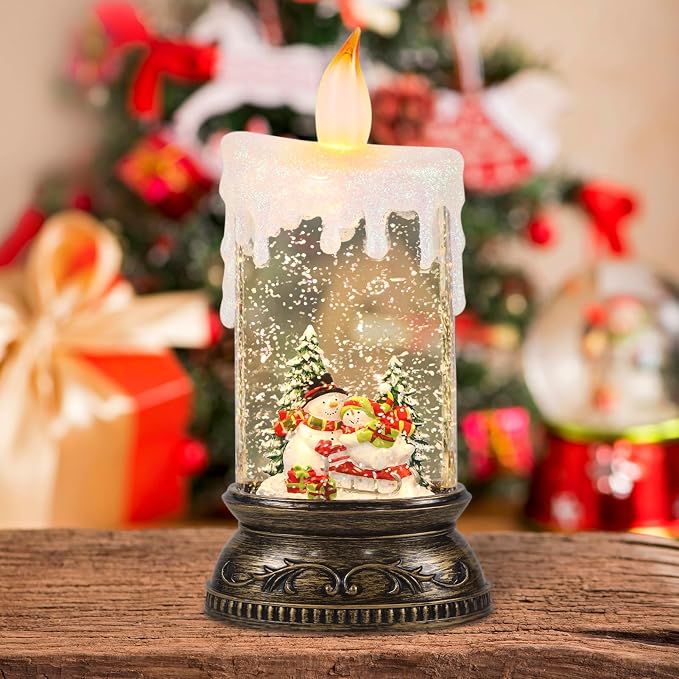 Schneekugel-Kerze Schneemänner unter dem Weihnachtsbaum