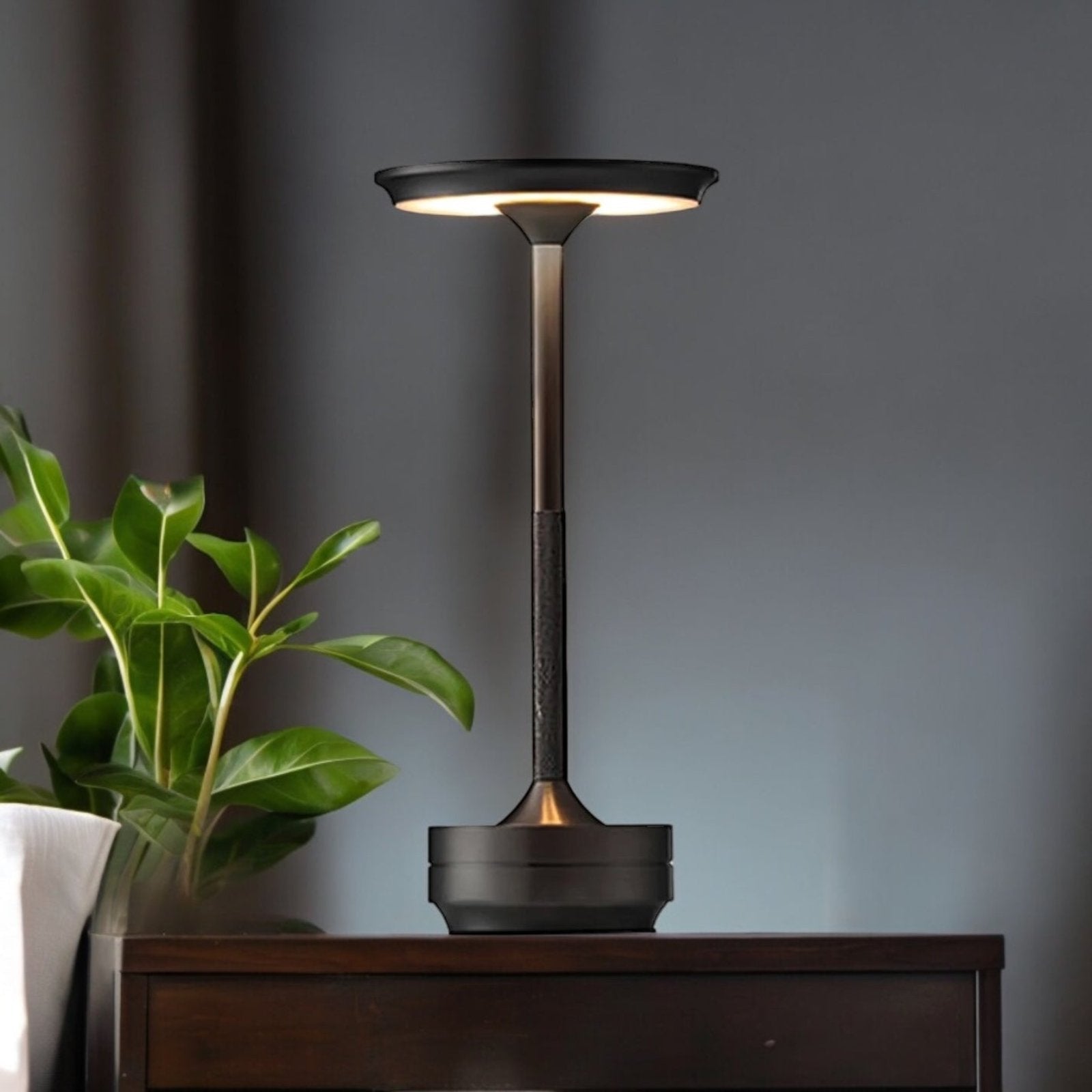 LumiAura – Kabellose Eleganz & stimmungsvolles Licht