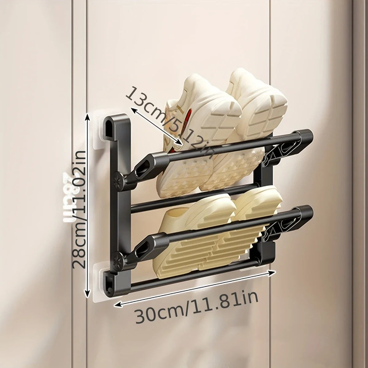 Wandmontiertes Schuhregal mit Drainagesystem